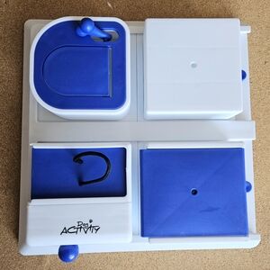 NWOT Interactive Blue and White Puzzle Toy🐶